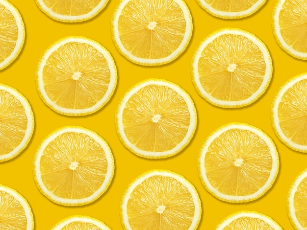 Testualità di fette di limone su sfondo giallo
