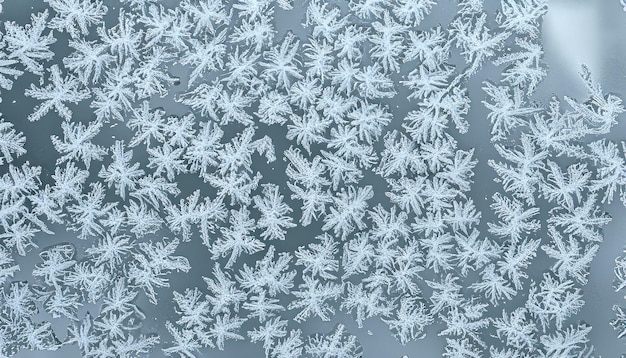 Texture astratte di ghiaccio su una finestra di un'auto in inverno