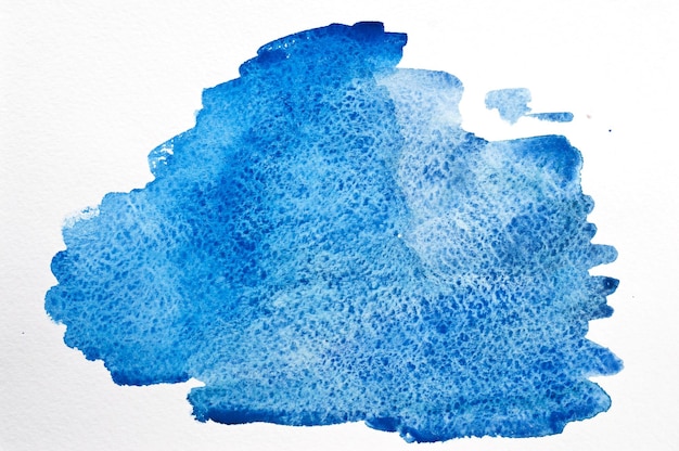 Texture da macchie di acquerello blu a forma di nuvola su carta bianca