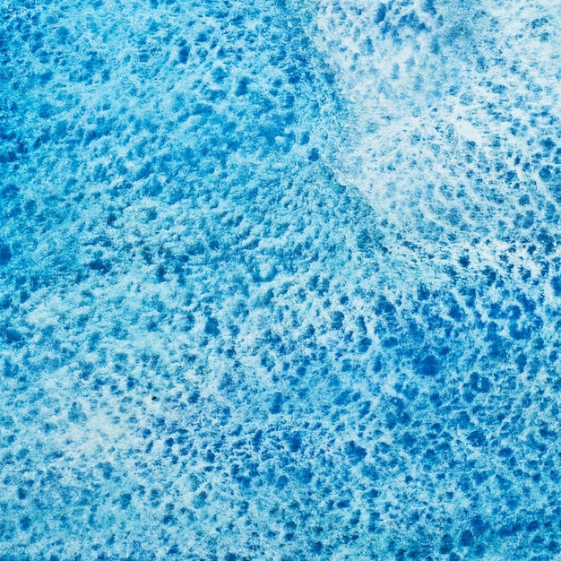 Texture da macchie di acquerello blu su carta bianca