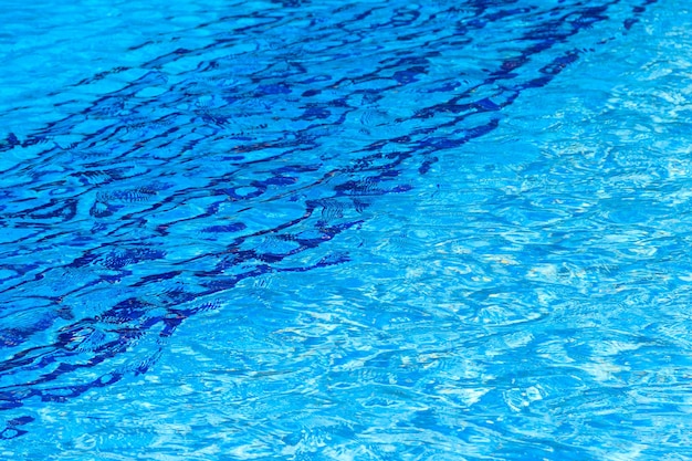 Texture dell'acqua in piscina per lo sfondo Superficie della piscina blu