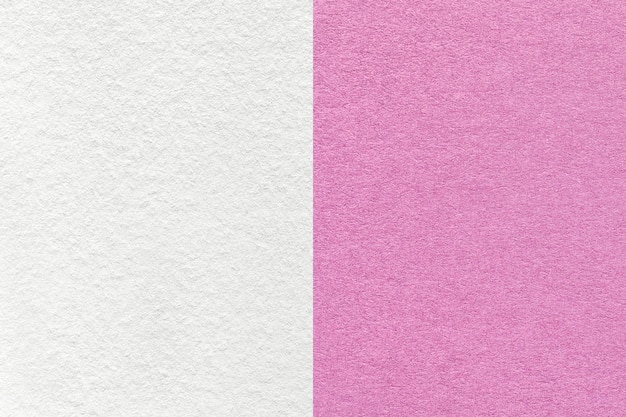 Texture di carta artigianale bianca e lilla sfondo mezzo due colori macro Cartone rosa denso vintage