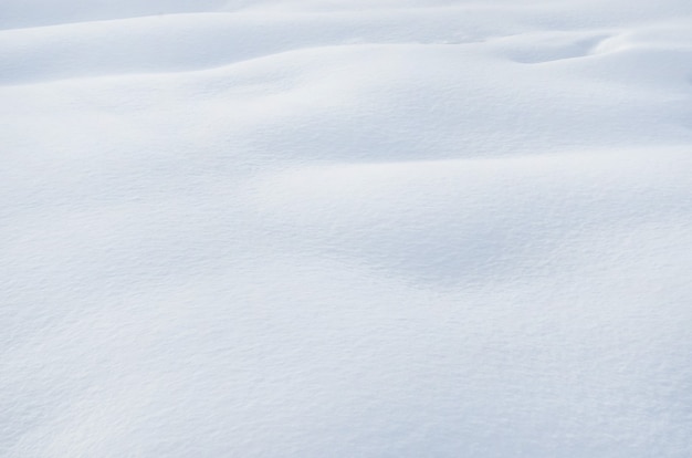 Texture di cumuli di neve con messa a fuoco selettiva