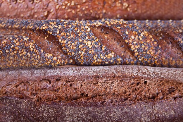 Texture di pane di segale con cereali e semi.