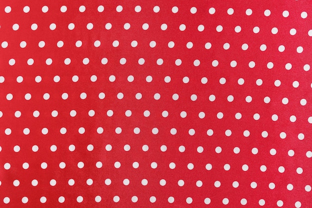 texture di seta rossa o tessuto di poliestere con sfondo a puntini bianchi per il tuo design