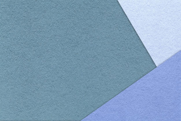 Texture di sfondo di carta di colore grigio freddo artigianale con bordo blu e molto peri Cartone astratto vintage