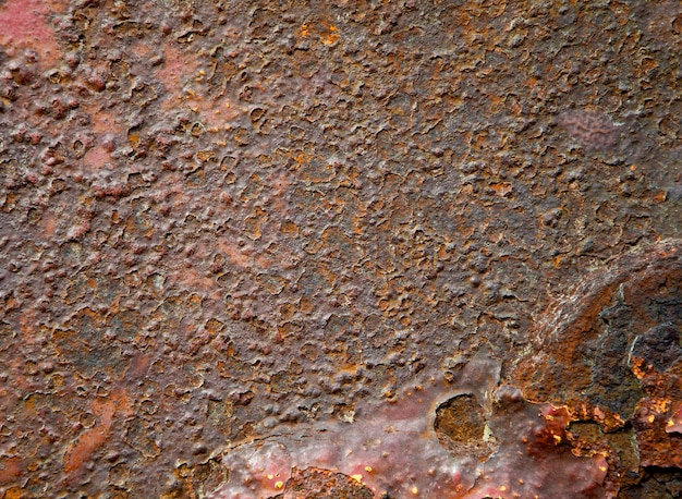 Texture di sfondo di vecchio metallo arrugginito danneggiato Resti di vernice multicolore su un foglio di ferro