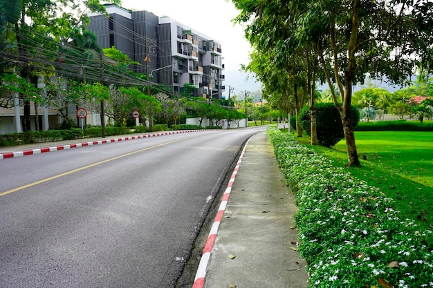 Thailandia Isola di Phuket zona laguna natura e case spiaggia e mare