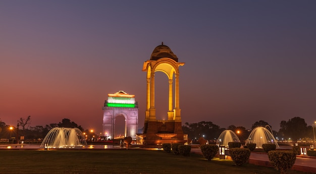 The Canopy and the Gate of India, illuminazione notturna, New Delhi.