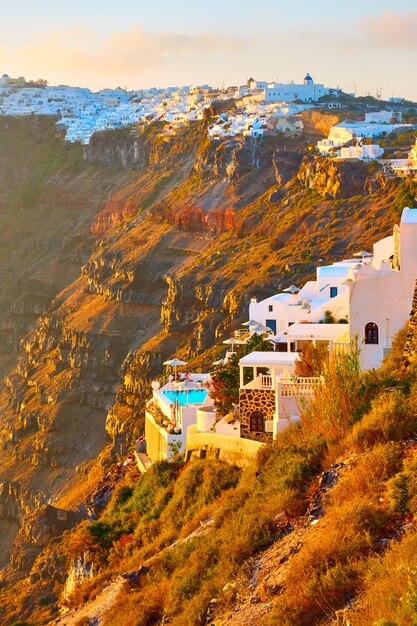 Thira e Imerovigli sull'orlo di un precipizio in serata, Santorini, Greece