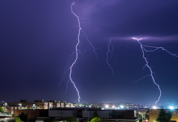 Thunders. Tempesta elettrica su Caceres. Extremadura. Spagna.