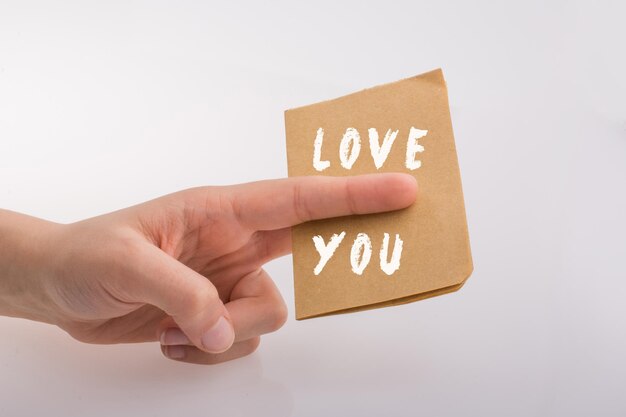 Ti amo testo su carta in mano come concetto d'amore