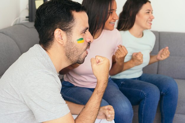 Tifosi brasiliani che guardano i Mondiali in casa