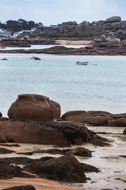 Tipica costa della Bretagna nel nord della Francia