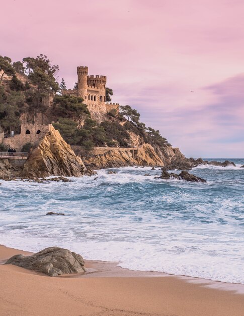 Tipica spiaggia mediterranea in una cittadina della Costa Brava