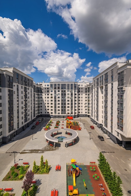 Tipico edificio di appartamenti nuovo di zecca a chisinau moldova