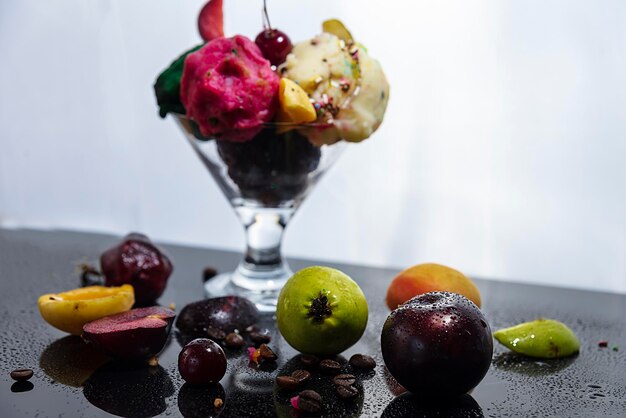 Tipo di gelato servizio tazze e mangiare in negozi e caffè