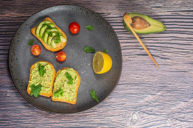 Toast con avocado