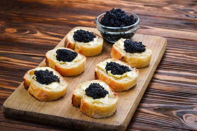 Toast con caviale nero Spase per testo o design