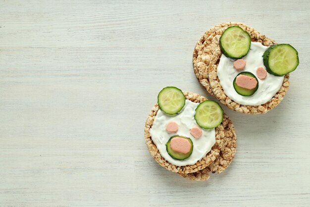 Toast con toast di pane croccante per bambini per la scuola