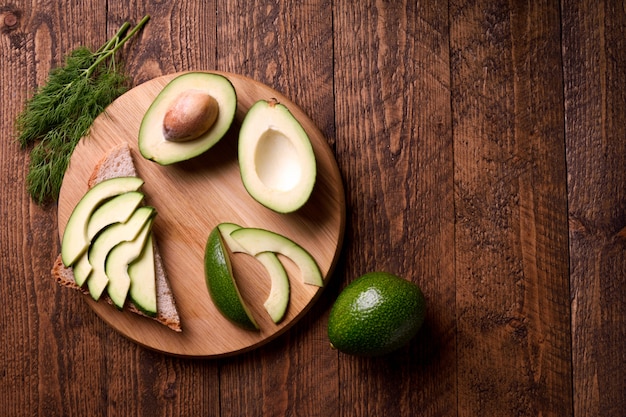 Toast di avocado splendidamente placcato