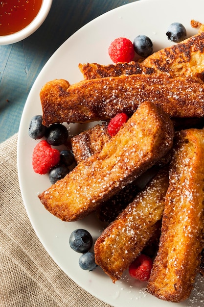 Toast francesi fatti in casa con sciroppo d'acero