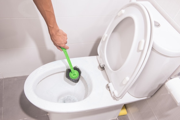 Toilette per pulizia mani con spazzola verde