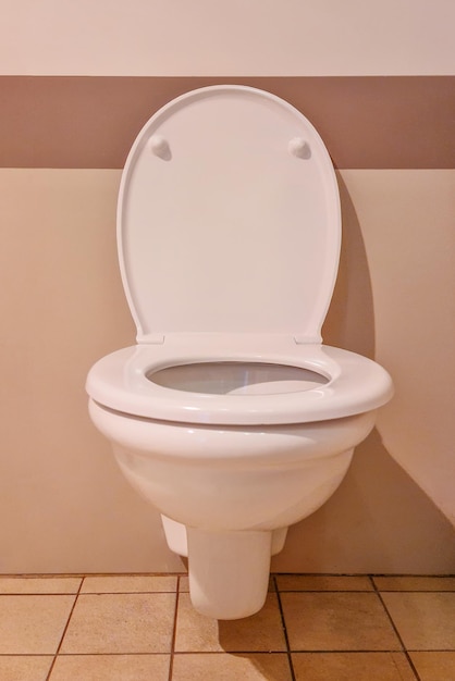 Toilette pubblica in aeroporto o bar ristorante Toilette in bagno