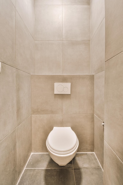 Toilette stretta dal design minimalista