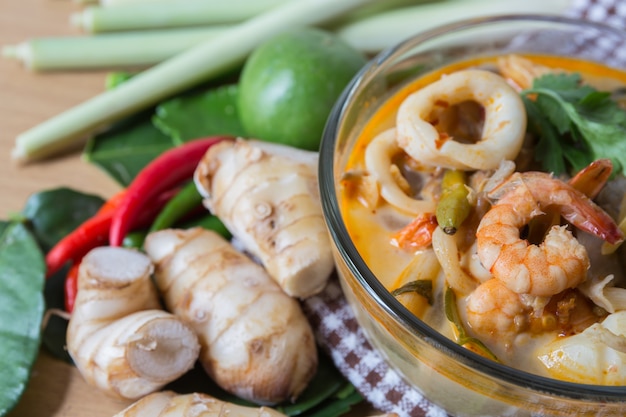 Tom yum thai spezia zuppa, cibo tailandese popolare