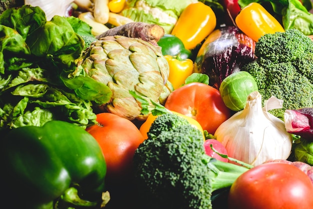 Tomati e verdure in vendita al mercato