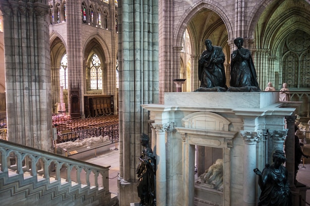 Tomba del re Enrico II e Caterina de' Medici nella Basilica di SaintDenis