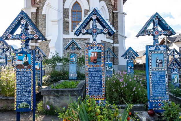 Tombe al cimitero allegro di Sapanta, Romania