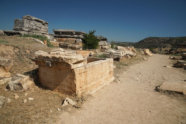 Tombe alla città antica Pamukkale Denizli Turkiye di Hierapolis