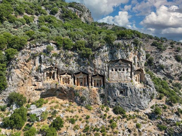 Tombe del tempio scavate nella roccia a Kaunos Dalyan Turchia Nome turco kaya mezarlari Antica città di Kaunos Dalyan Valley Turchia Kaunos Latin Caunus era una città dell'antica Caria e in Anatolia