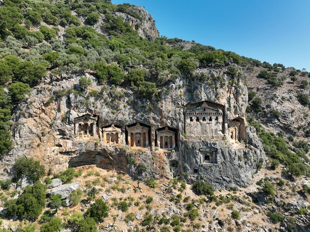 Tombe del tempio scavate nella roccia a Kaunos Dalyan Turchia Nome turco kaya mezarlari Antica città di Kaunos Dalyan Valley Turchia Kaunos Latin Caunus era una città dell'antica Caria e in Anatolia