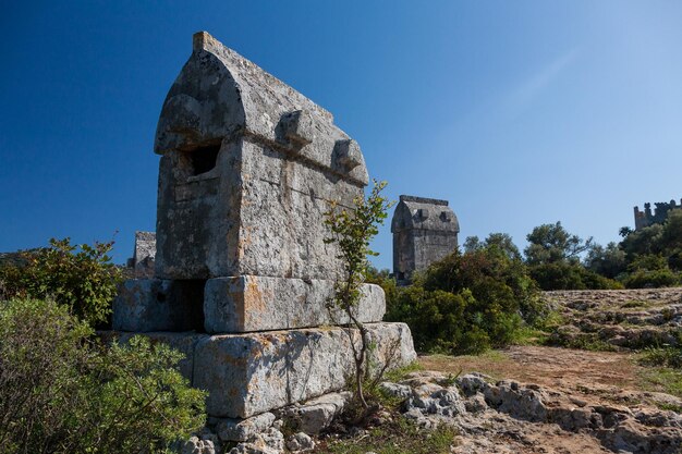 Tombe della Licia a Kalekoy Simena sdraiato su un percorso di trekking a lunga distanza di Lycian che passa attraverso Simena Turchia