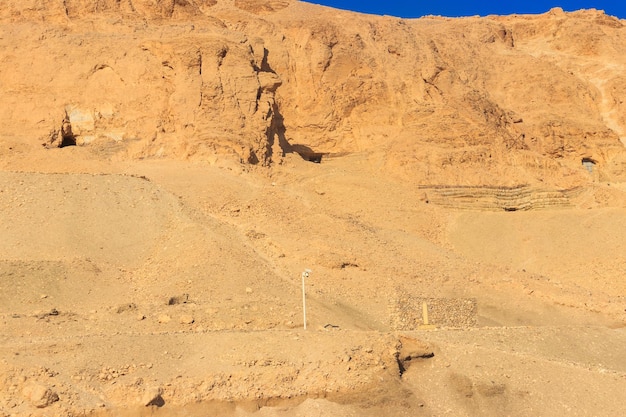 Tombe nelle montagne vicino al tempio funerario di Hatshepsut a Luxor, Egitto