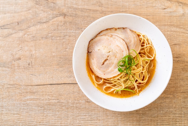 tonkotsu ramen noodles con carne di maiale chaashu