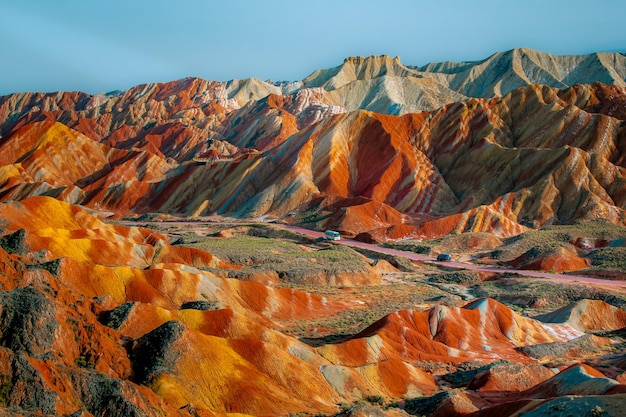 Topografia Danxia colorata durante l'ora d'oro Zhangye Gansu Cina