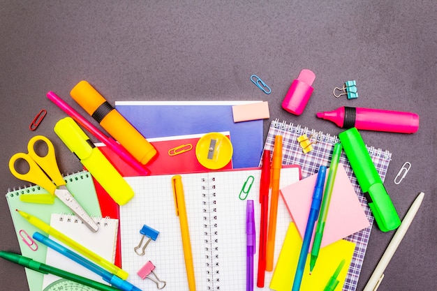 Torna al concetto di scuola. Forniture per l'istruzione scolastica