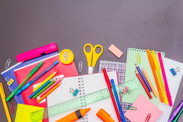 Torna al concetto di scuola. Forniture per l'istruzione scolastica