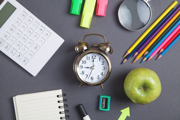 Torna al concetto di scuola. Materiale scolastico