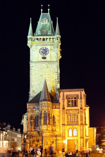 Torre con il vecchio orologio sulla piazza Staromestska, Praga, Repubblica Ceca.