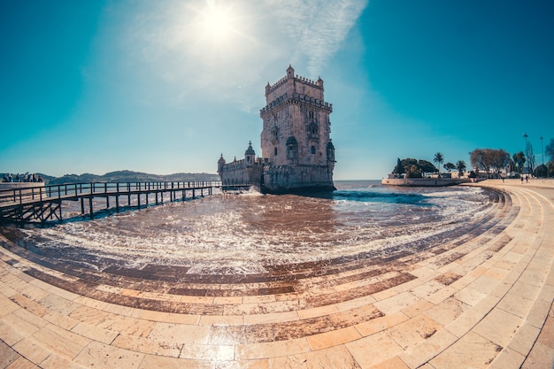 Torre de Belem in Portogallo con fiume