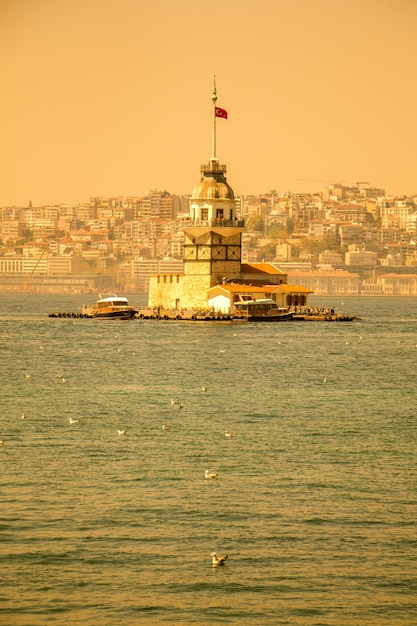 Torre dei gabbiani e delle fanciulle a Istanbul