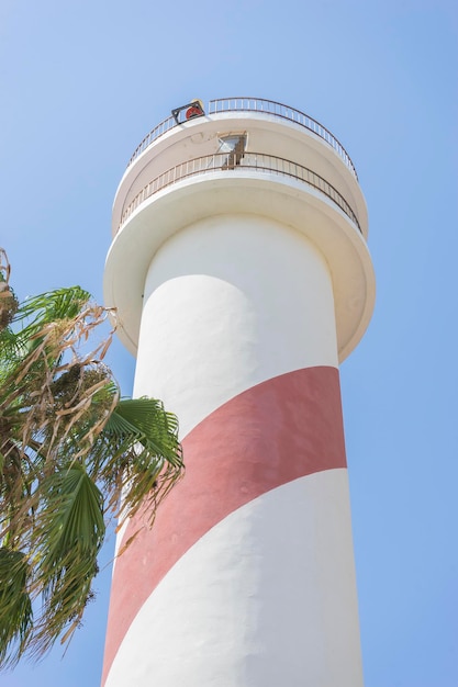 torre del faro oceanico al mare di Marbella in Spagna