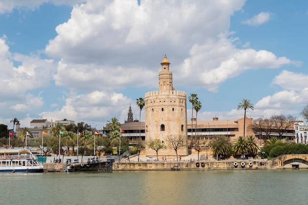 Torre del Oro Sevilla Fiume Guadalquivir Torre d'oro Siviglia Spagna