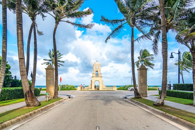 Torre dell'orologio di Worth Avenue a Palm Beach, Florida, Stati Uniti d'America