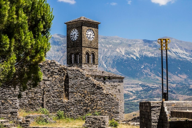 Torre dell'orologio nel castello di Argirocastro, architettura ottomana in Albania, sito Patrimonio dell'Umanità dell'Unesco, Gjir